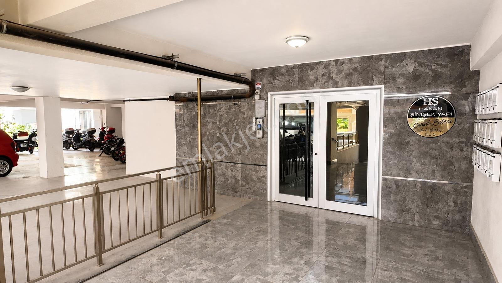 Aydın Merkez Efeler Girne Mahallesinde Kiralık Ayrı Mutfaklı 2+1 - Görsel 25