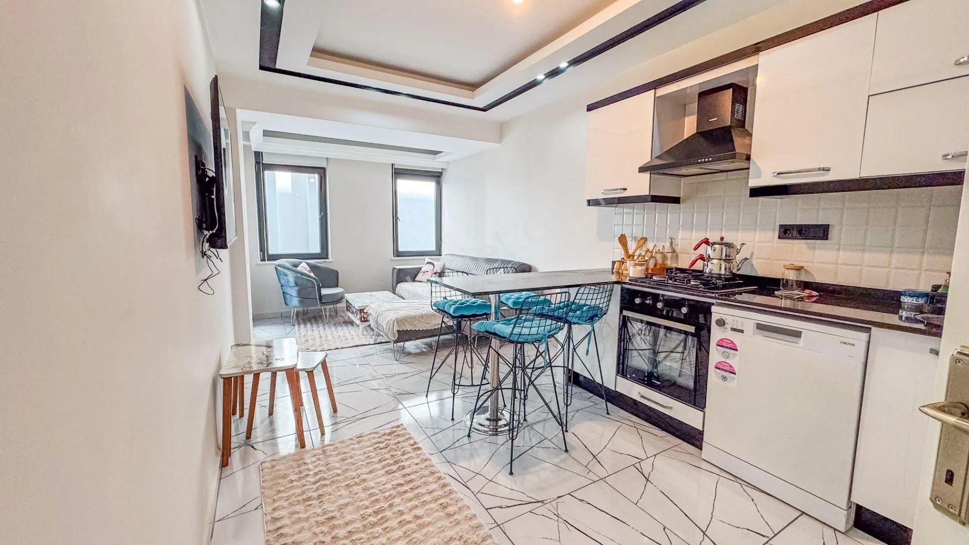Alanya Güller Pınarı’nda Denize 300 M, Eşyalı 1+1 Satılık Daire