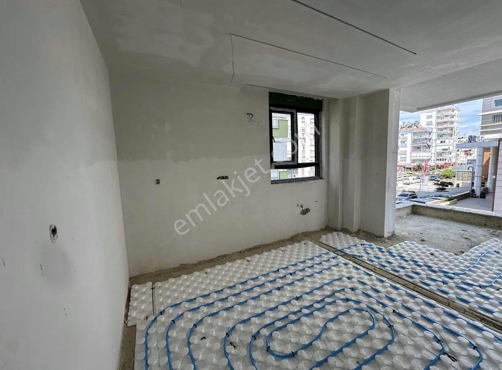 Akdeniz Emlaktan Geniş Kullanışlı Güney Cephe Ebeveyn Banyolu - Görsel 12