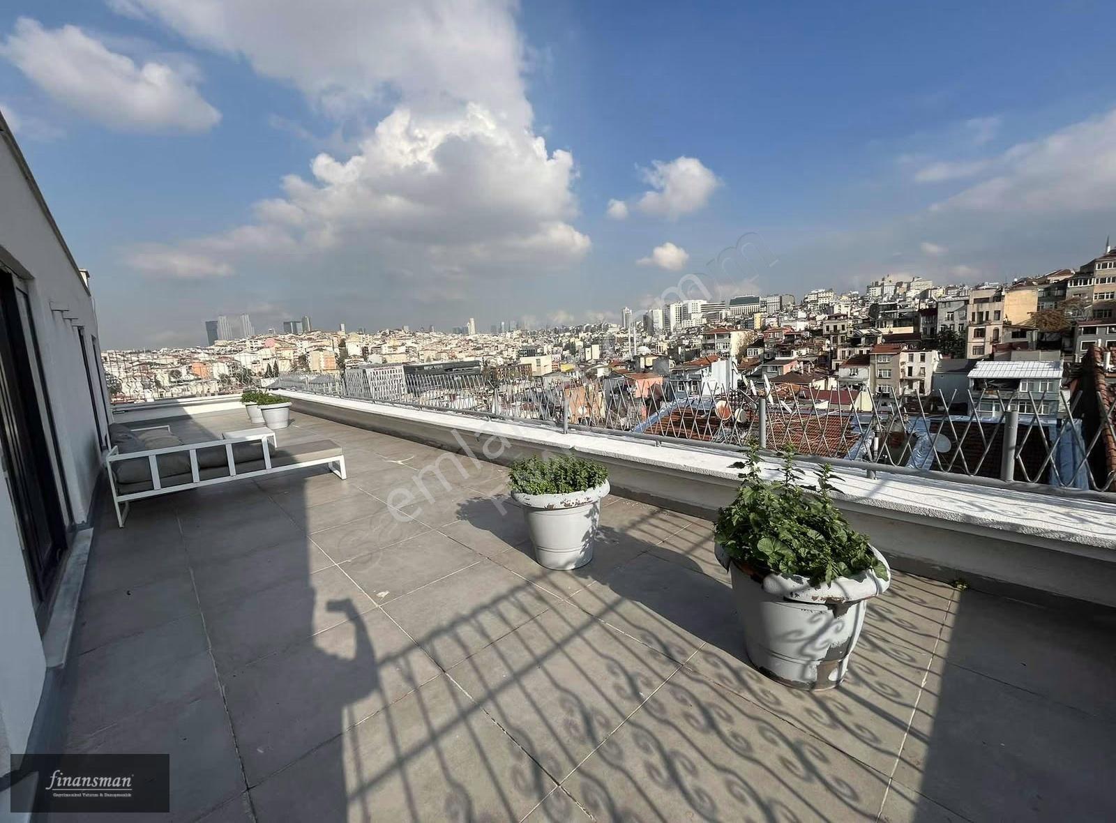 Beyoğlu - Ömer Hayyam'da - Teraslı - Manzaralı - Geniş Daire - Görsel 25