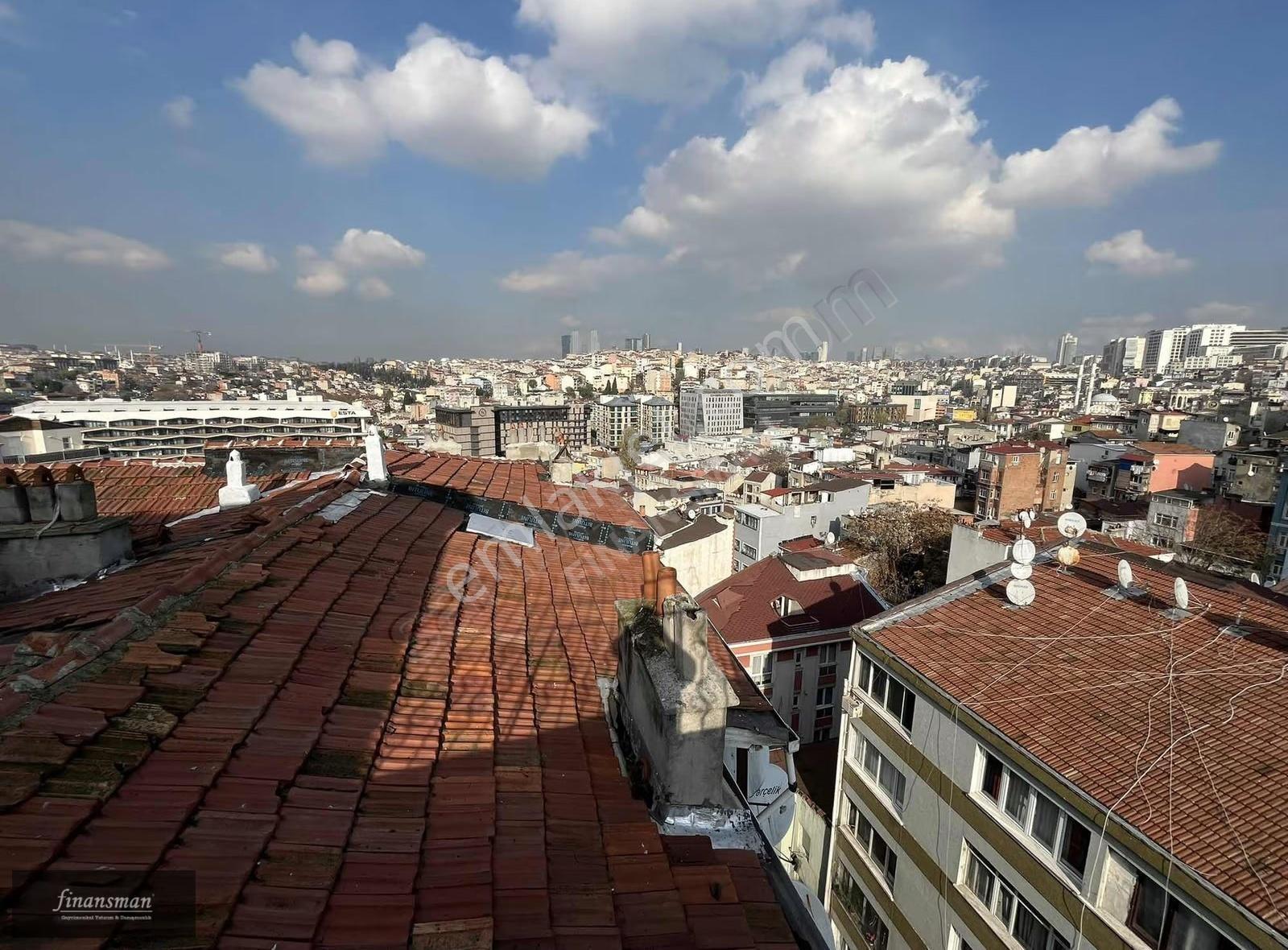 Beyoğlu - Ömer Hayyam'da - Teraslı - Manzaralı - Geniş Daire - Görsel 35