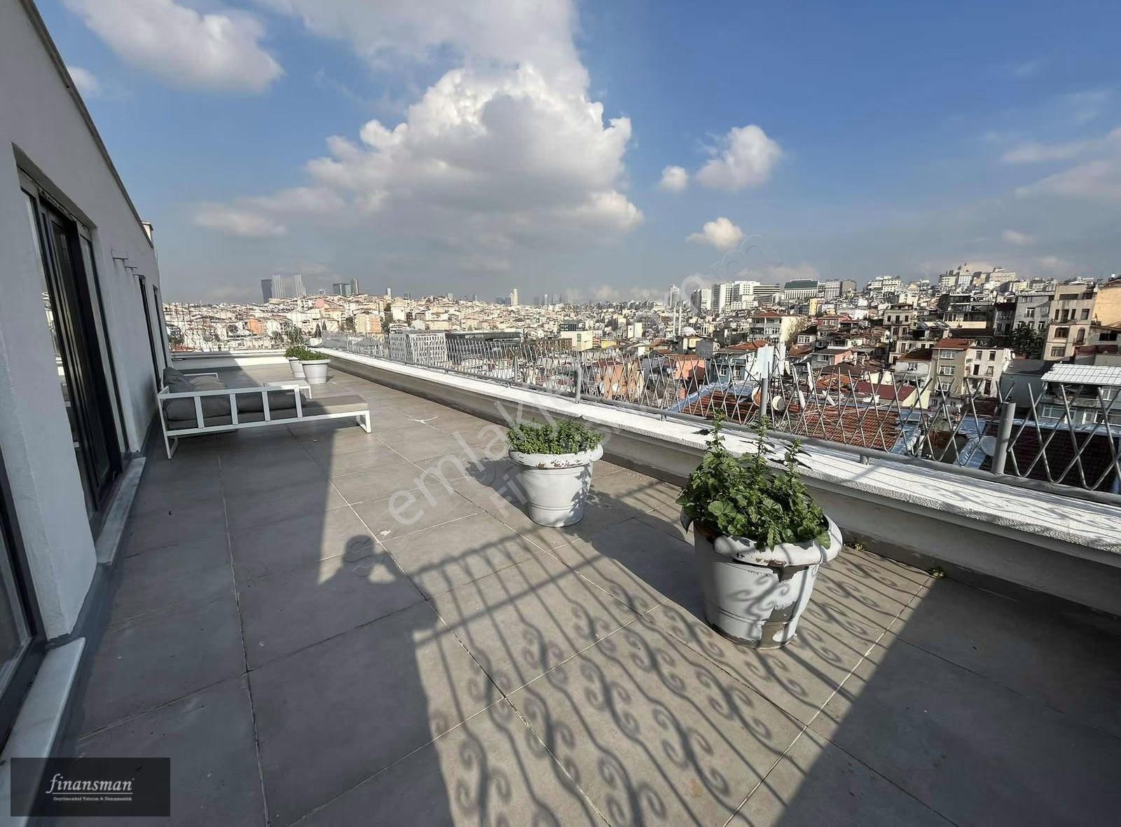 Beyoğlu - Ömer Hayyam'da - Teraslı - Manzaralı - Geniş Daire - Görsel 29