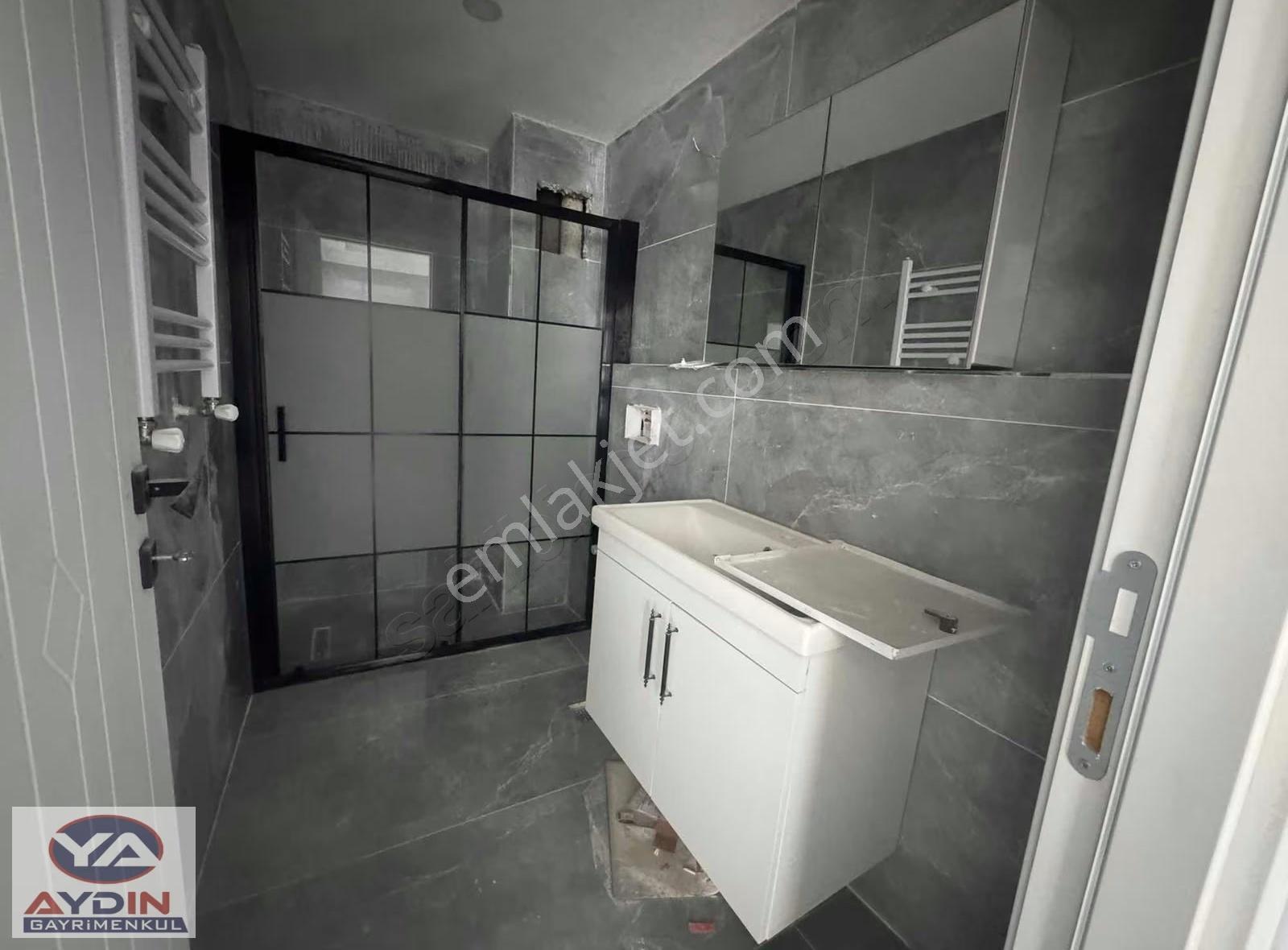 Cayirova Muammer Aksoy Caddesinde 2+1 Ara Kat Lux Daire