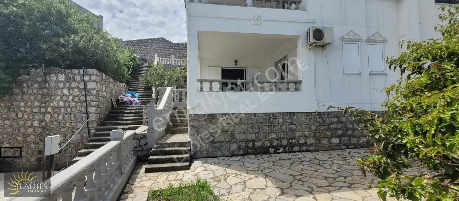 Ladıes Emlak'tan 2+1 Villa Eska İncebel Sitesinde