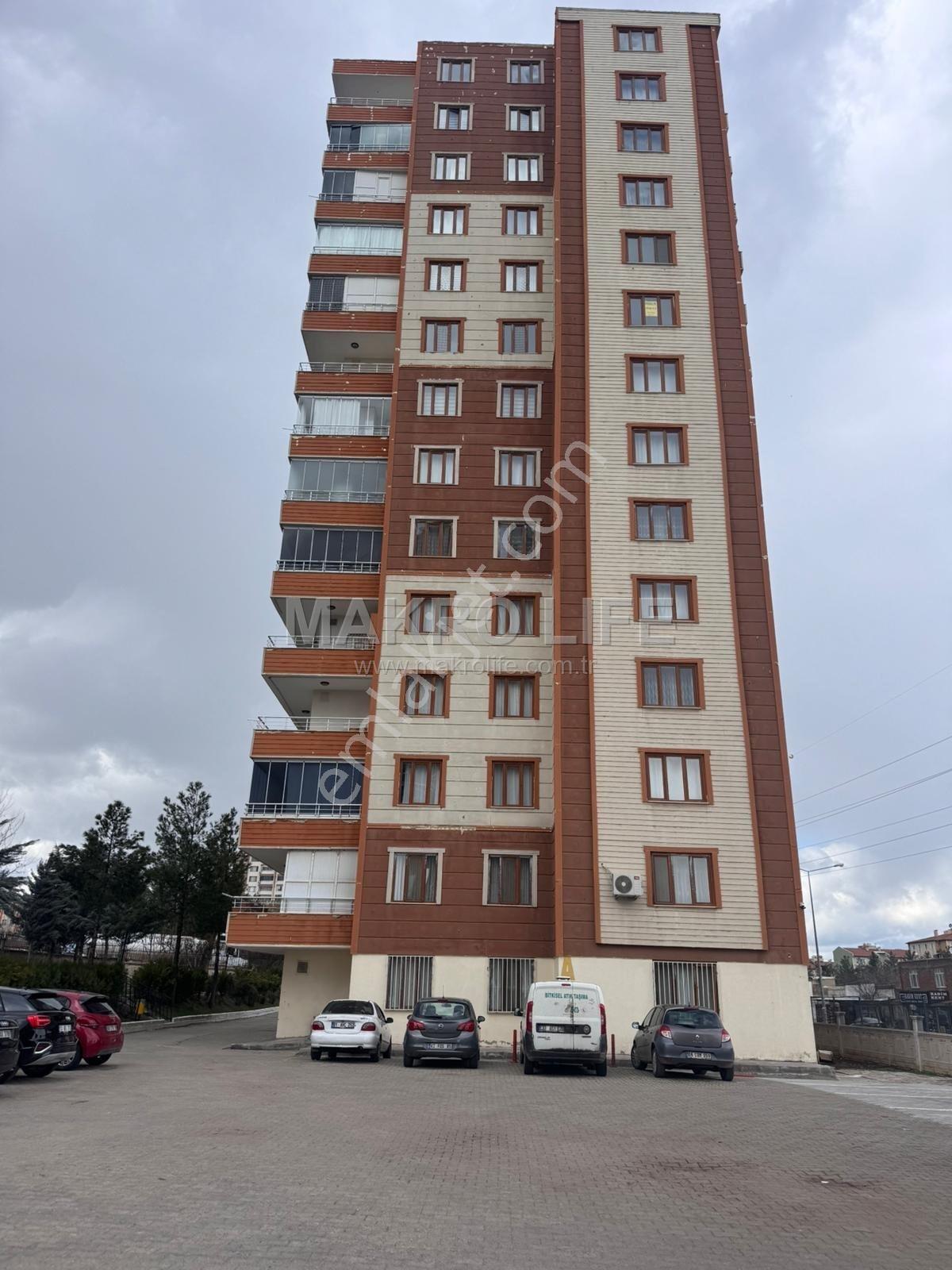 Seyrantepe Toplu Konutta Satılık 4+1 Daire