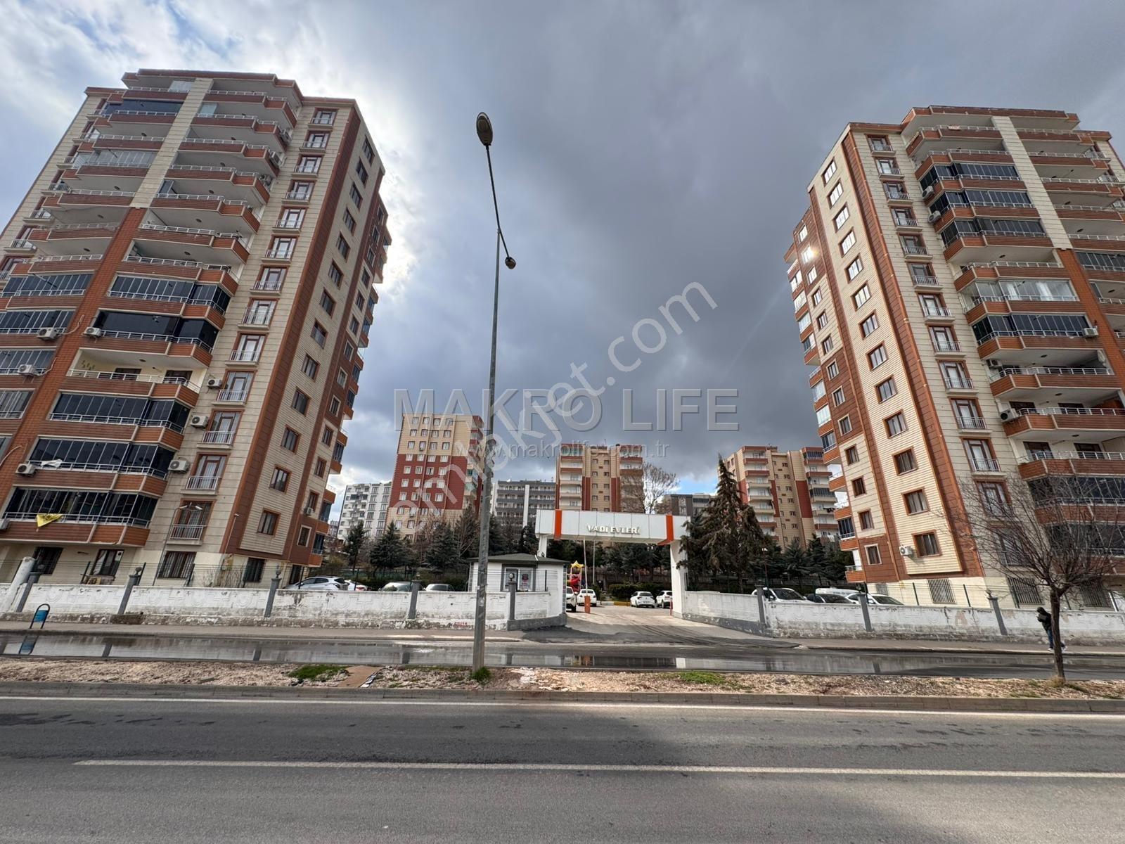 Seyrantepe Toplu Konutta Satılık 4+1 Daire - Görsel 3