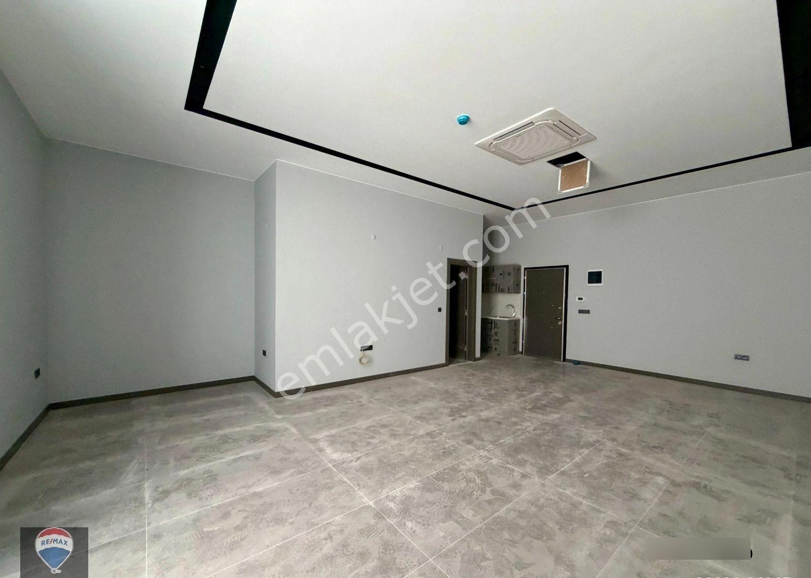 Kuşadası Merkez Ana Cadde Üzerınde 42 M² Kıralık Ofıs