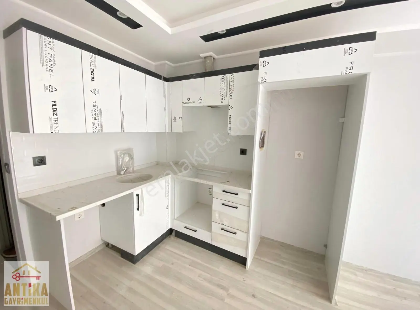 Antika Gayrimenkul'den Akıncılar Mahallesinde Kiralık 1+1 Daire