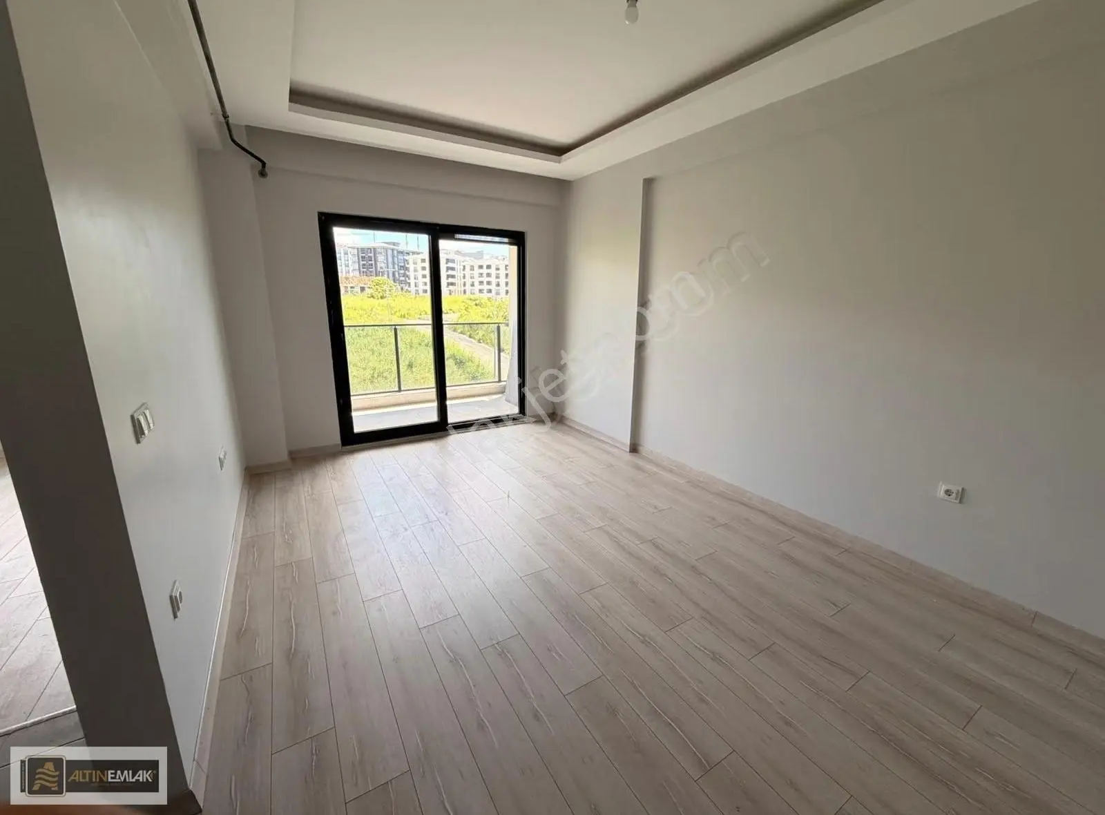 Atatürk Mah.de B.şehir Belediye Yakını Satılık 3.kat 1+1 Daire - Görsel 2
