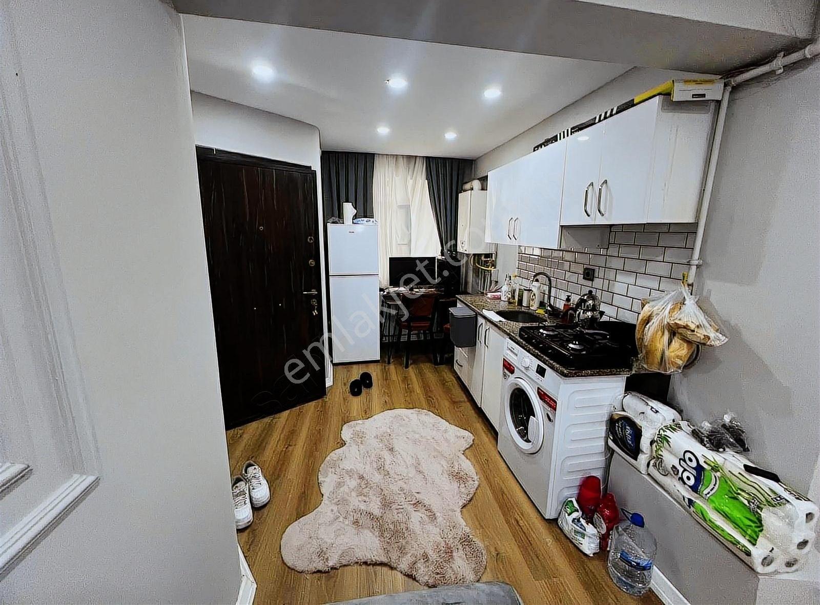 Cadde Paralelinde Temiz Eşyalı Ferah Merkezi Konumda 1+1 - Görsel 9