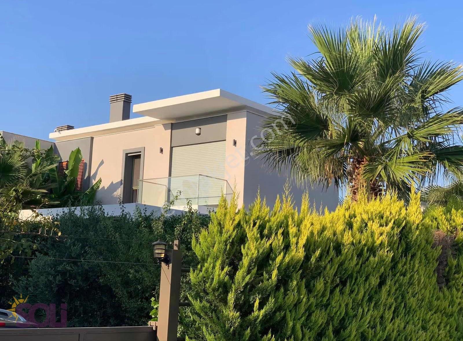 Soli- Çeşme Şifne Kaya Port Site Kiralık Özel Havuzlu 3+1 Villa