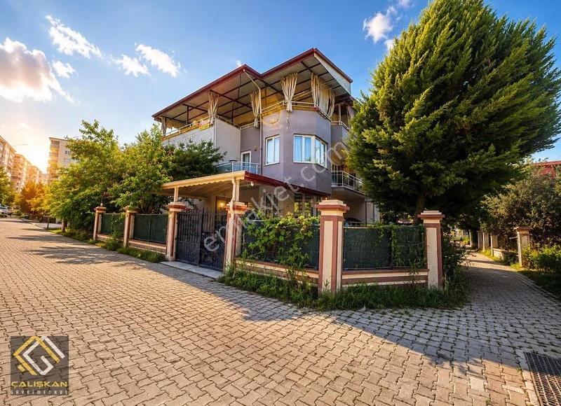 3 Aile Yaşamına Uygun | Bahçeli | Otoparklı Müstakil Villa