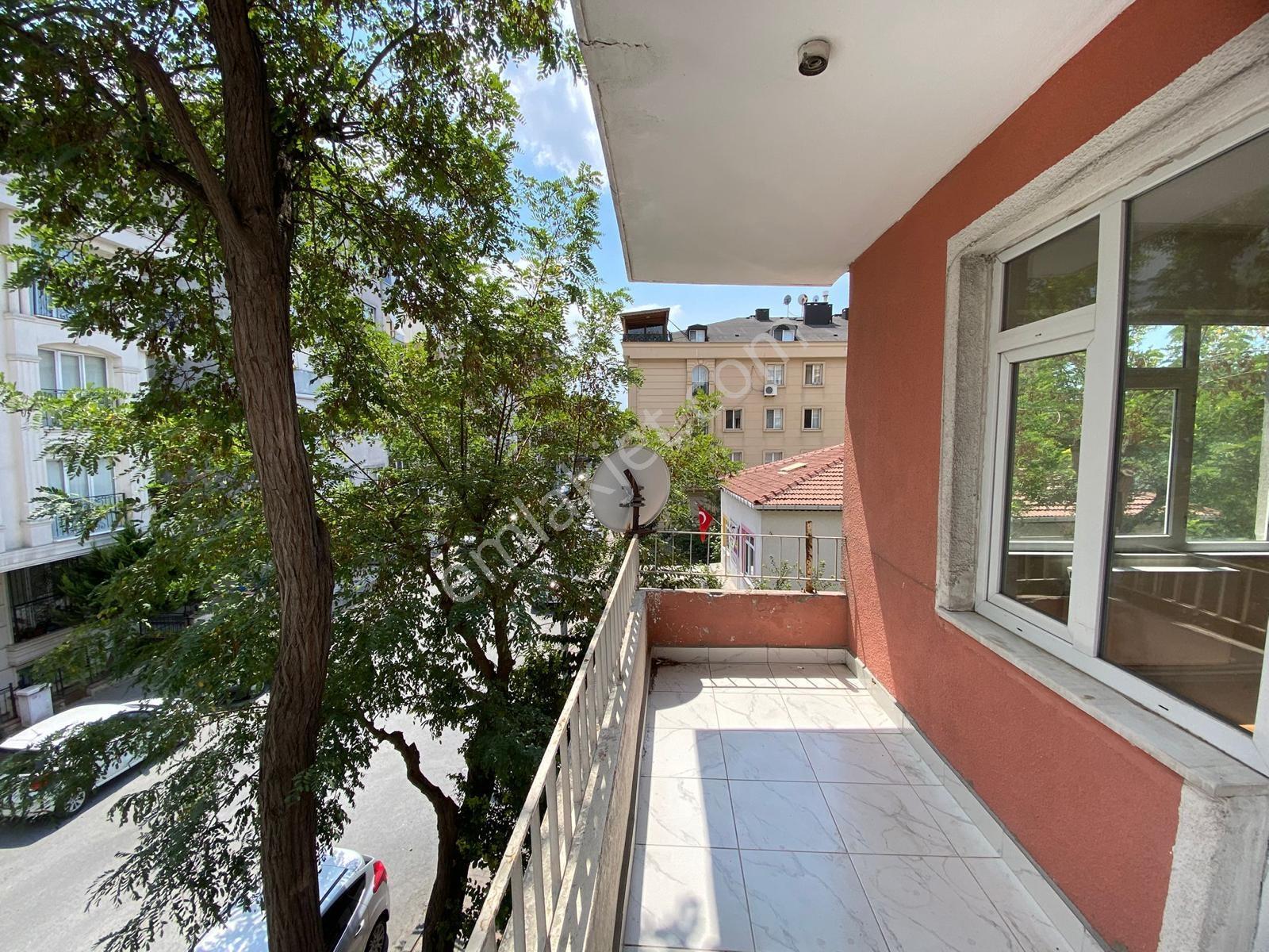 Küçükçekmece Cumhuriyet Mah Merkezde 2+1 Geniş Satılık Daire - Görsel 11