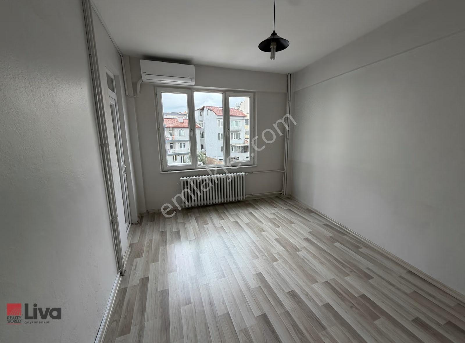 Çarşı Merkezde Kiralık Ofis - Görsel 8