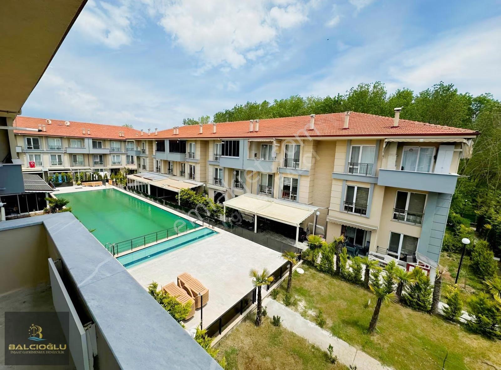 Balcıoğlundan Yalıda Havuzlu Sitede Uygn Fiyatlı Geniş 1+1 Daire