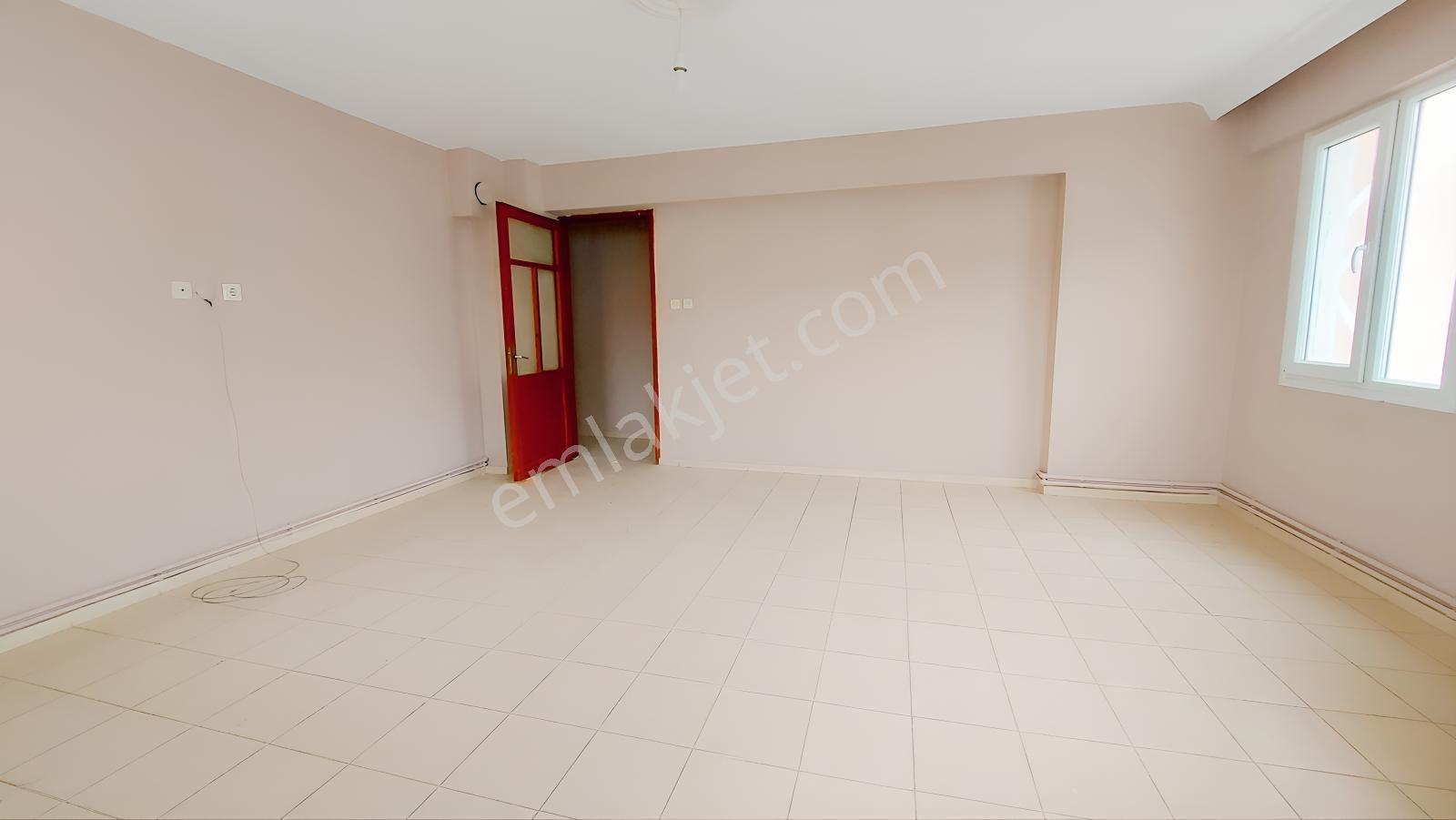 Ayvalık Aliçetinkaya'da Kaloriferli, Boyalı 3+1 Kiralık Daire - Görsel 8