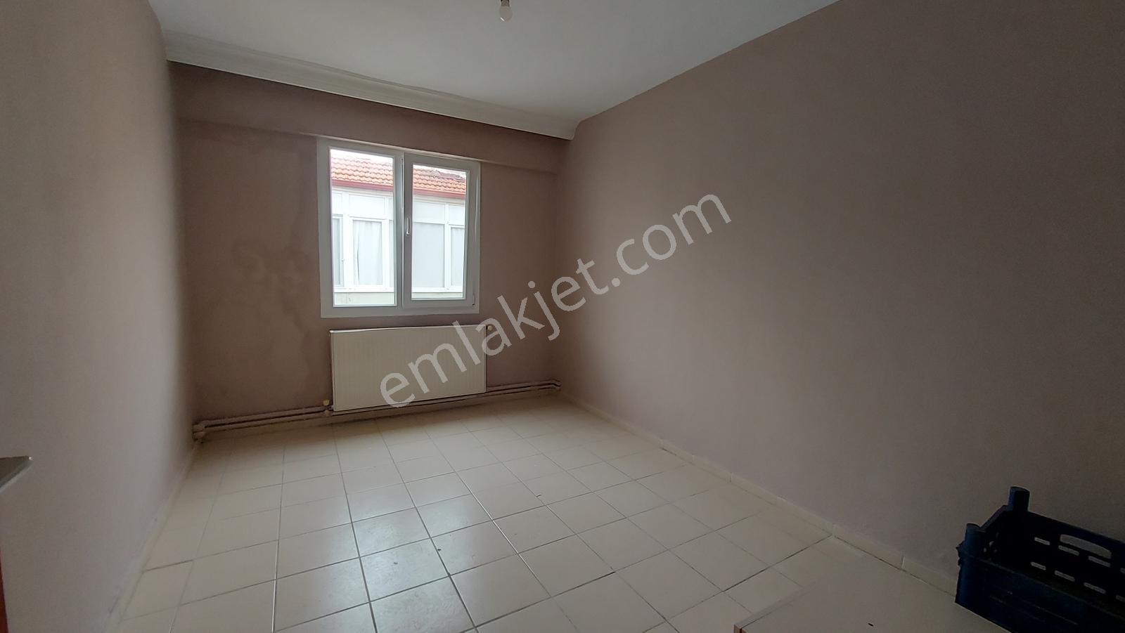 Ayvalık Aliçetinkaya'da Kaloriferli, Boyalı 3+1 Kiralık Daire - Görsel 3