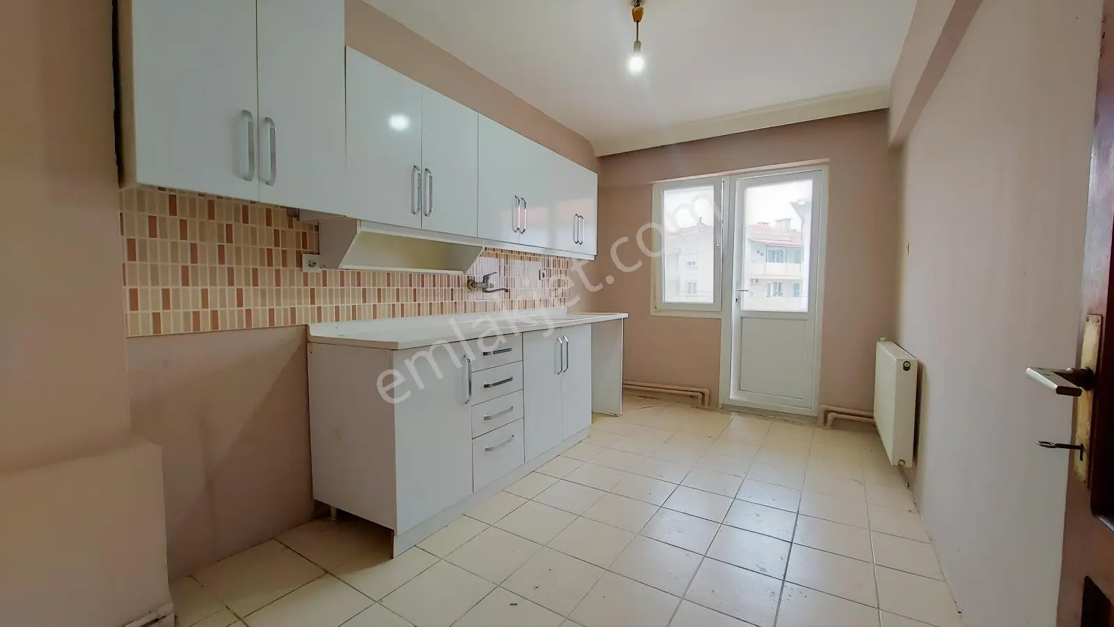 Ayvalık Aliçetinkaya'da Kaloriferli, Boyalı 3+1 Kiralık Daire - Görsel 3