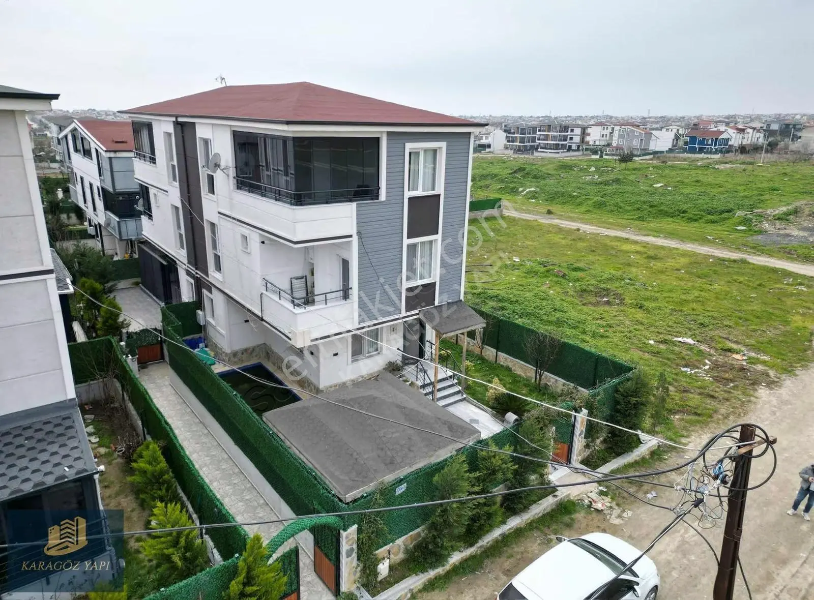 Karagöz Yapı-havuzlu Geniş Kullanım Merkezi Konum Tripleks Villa