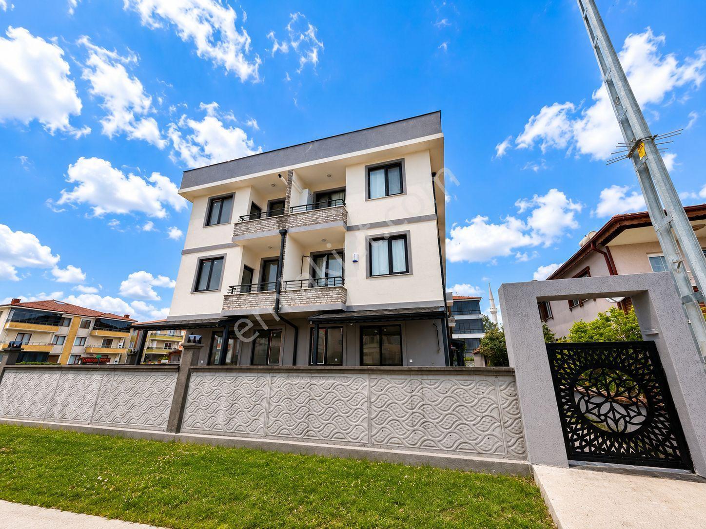 Meyra'dan Karasu'da Havuzlu Seyir Teraslı Sıfır 2+1 Fırsat Daire - Görsel 2