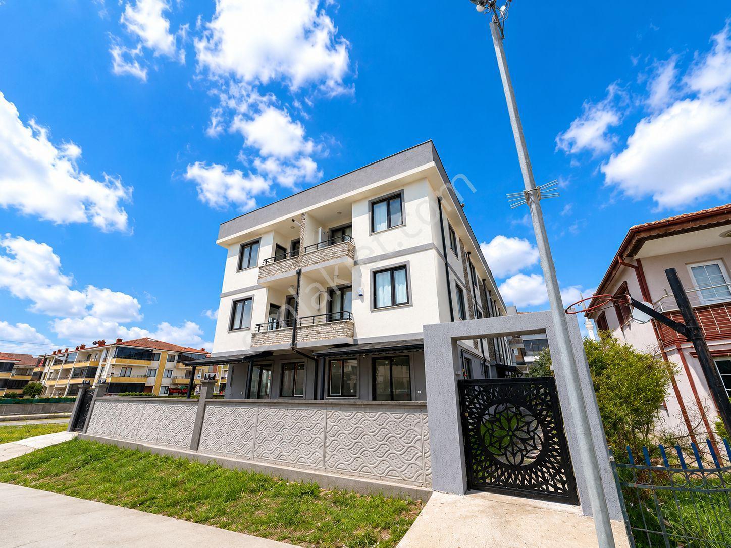 Meyra'dan Karasu'da Havuzlu Seyir Teraslı Sıfır 2+1 Fırsat Daire - Görsel 3