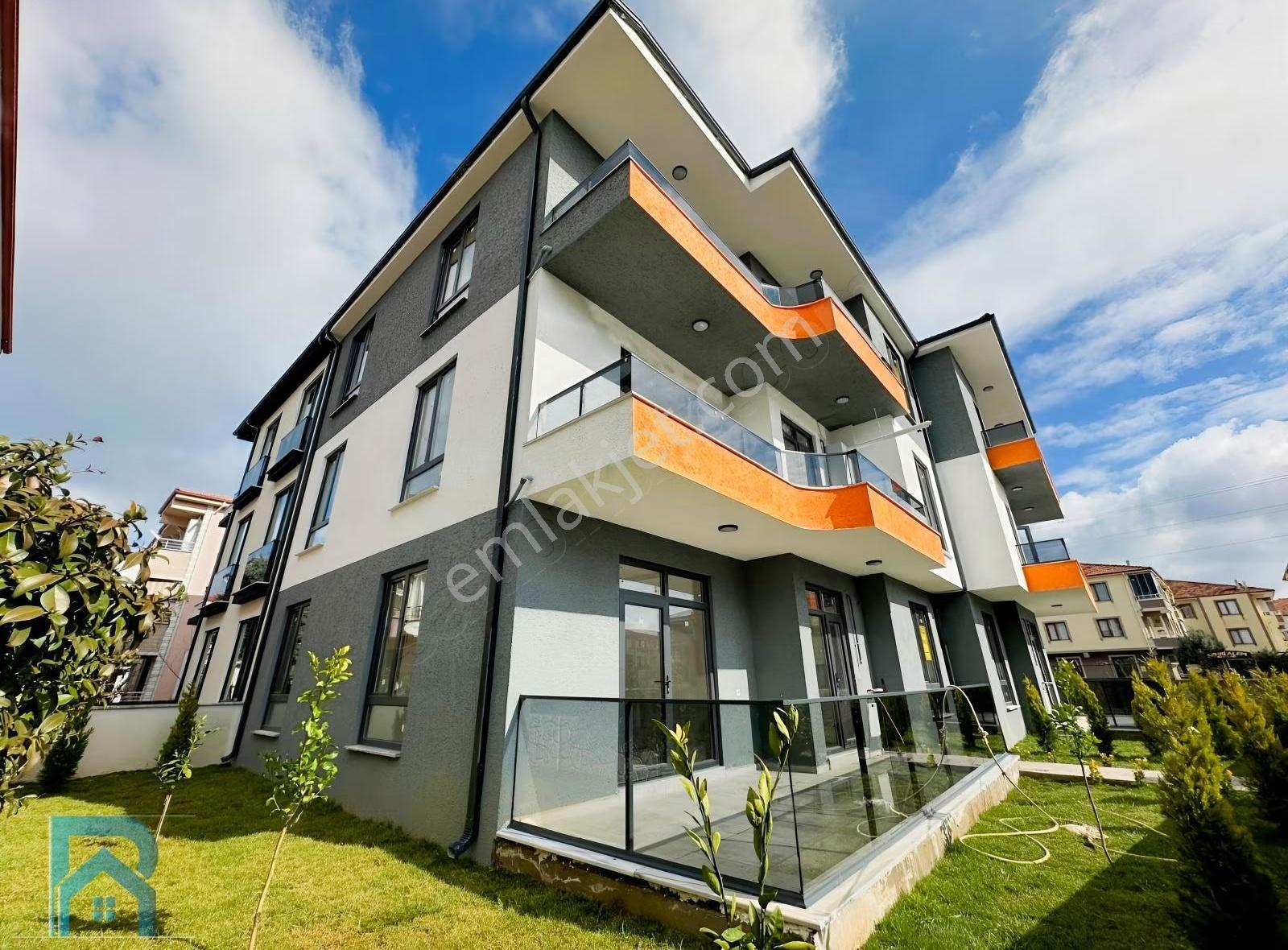 Karasu İlçe Merkezine Yakın Mutfak Ayrı 90 M² Sıfır Daire