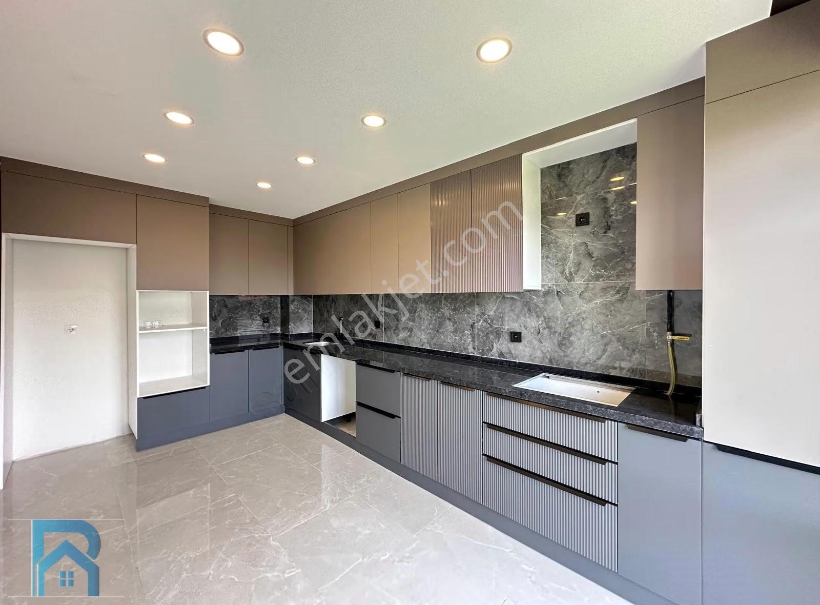 Müstakil Bahçeli Ve Birinci Sınıf İşçilik Ayrıcalıklı Villa - Görsel 26