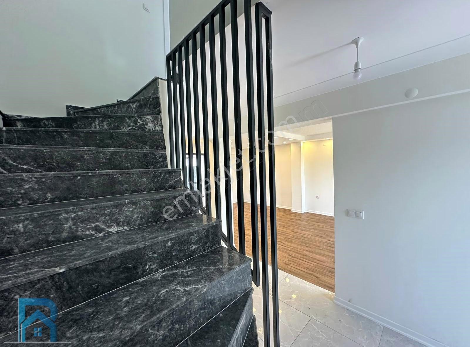Müstakil Bahçeli Ve Birinci Sınıf İşçilik Ayrıcalıklı Villa - Görsel 32