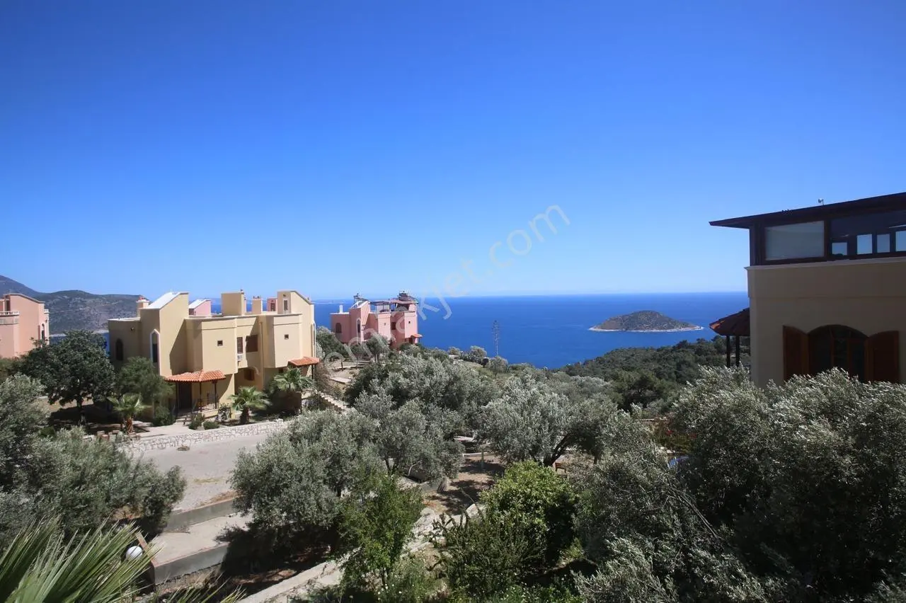 Fırnaz Da Site İçerisinde Deniz Manzaralı, 3 Yatak Odalı Villa