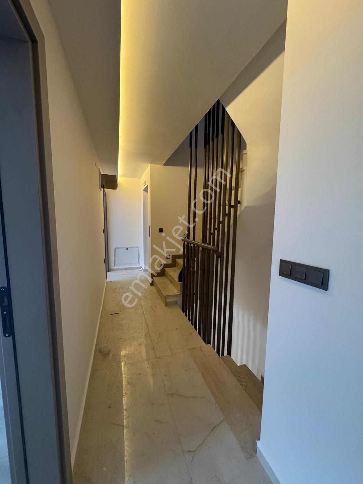 Gujan Ceyhan'dan Çıplaklı'da Site İçi 5+1 Trıpleks Villa - Görsel 17