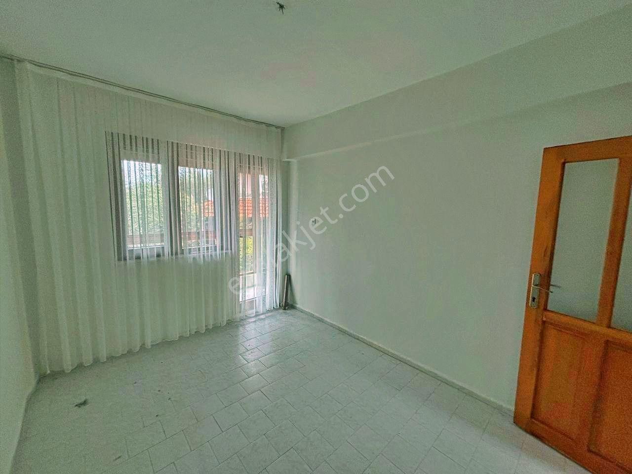 Uytundan Pelitköyde Denize 300 Metre Bahçe Kullanımlı 2+1 Villa - Görsel 8