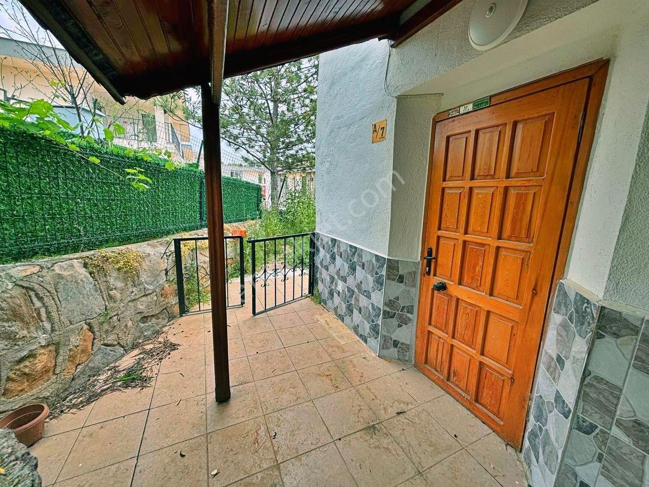 Uytundan Pelitköyde Denize 300 Metre Bahçe Kullanımlı 2+1 Villa - Görsel 17