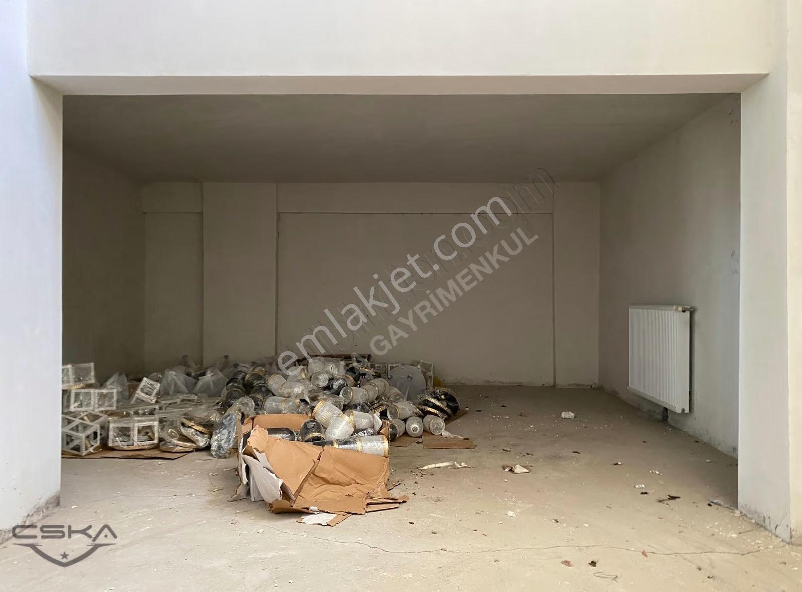 Yakınca Alt Geçit Kavşağında 270 M² Düz Ayak Dükkan - Görsel 3