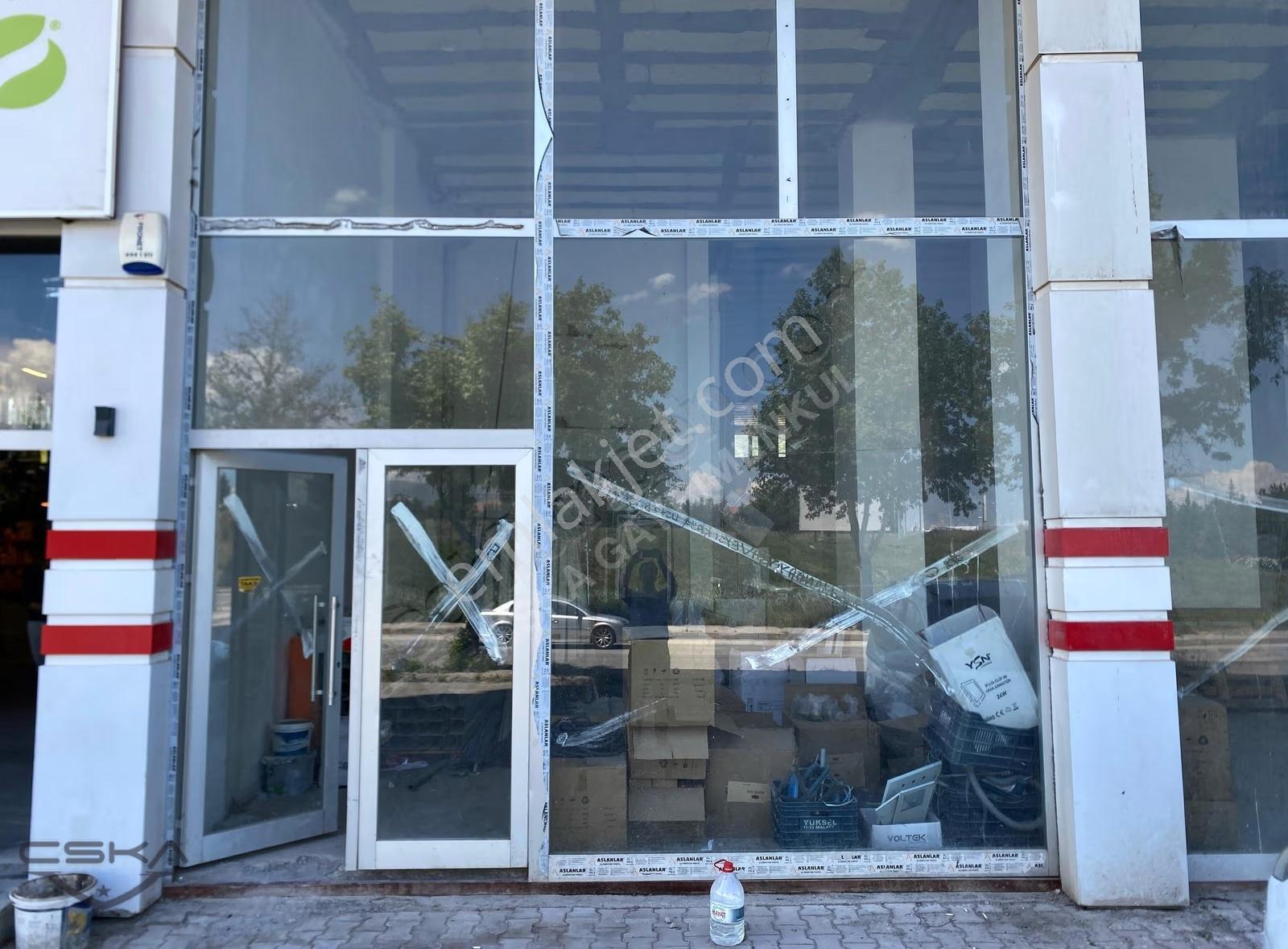 Yakınca Alt Geçit Kavşağında 270 M² Düz Ayak Dükkan - Görsel 4