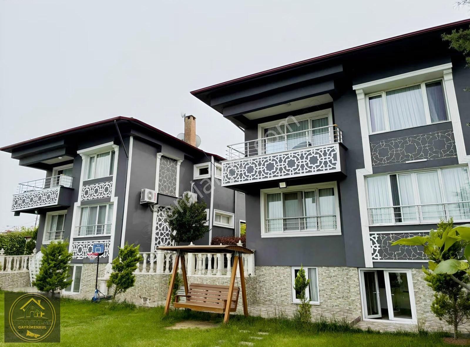 Başakşehir Şam Larda Göl Manzaralı Satılık 3 Adet Villa