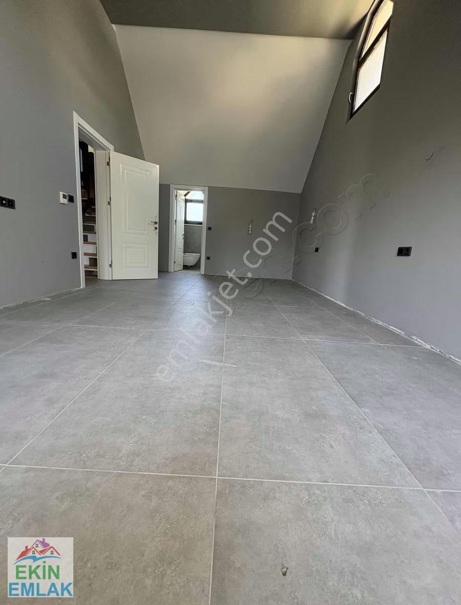 Ekinden Çavuşbaşı / Erguvan Sitesinde Triblex 5+1 Satılık Villa - Görsel 18