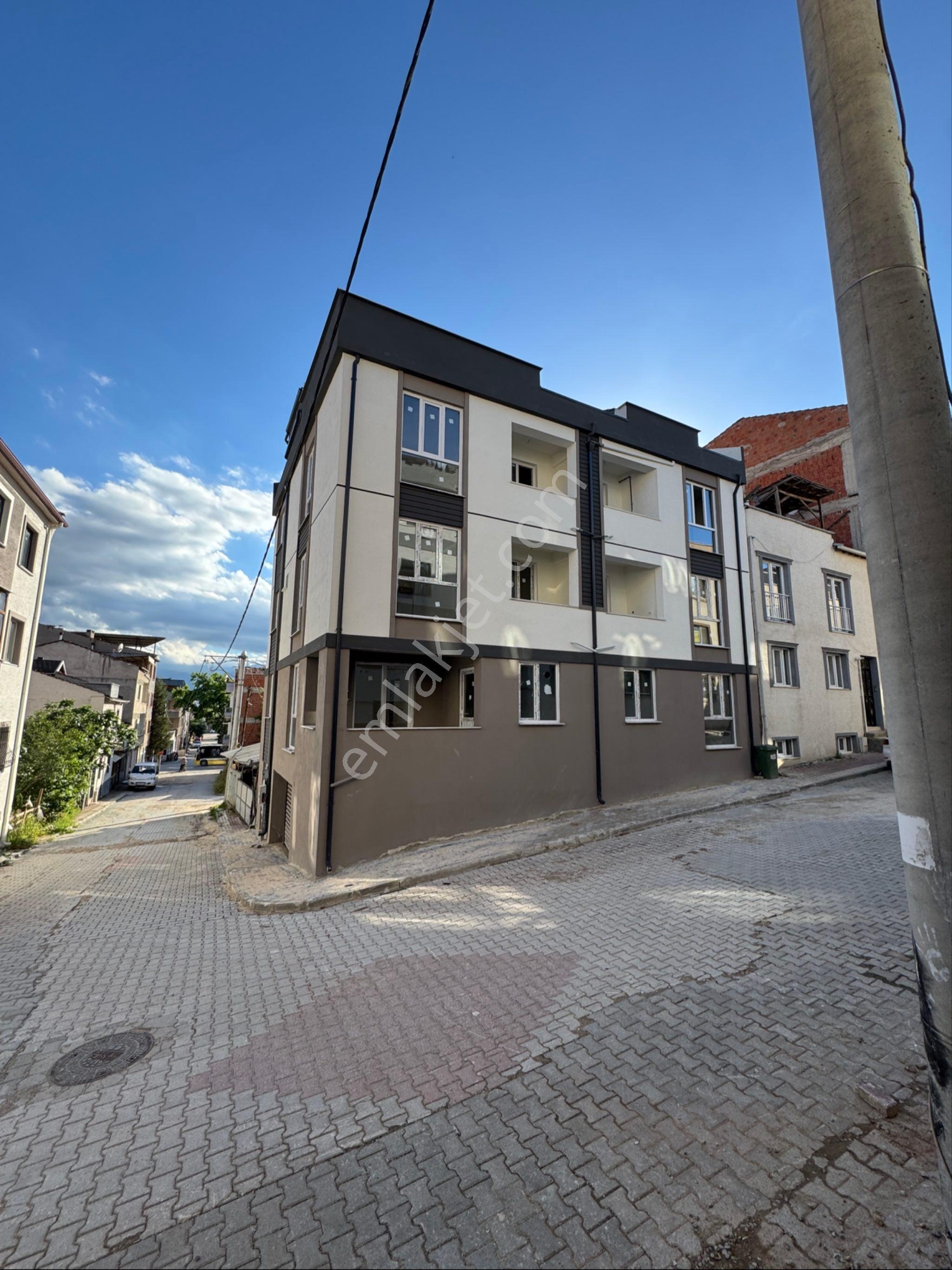 İnegöl Cumhuriyet Mahallesinde Yerden Isıtma Kapalı Otapark 3+1