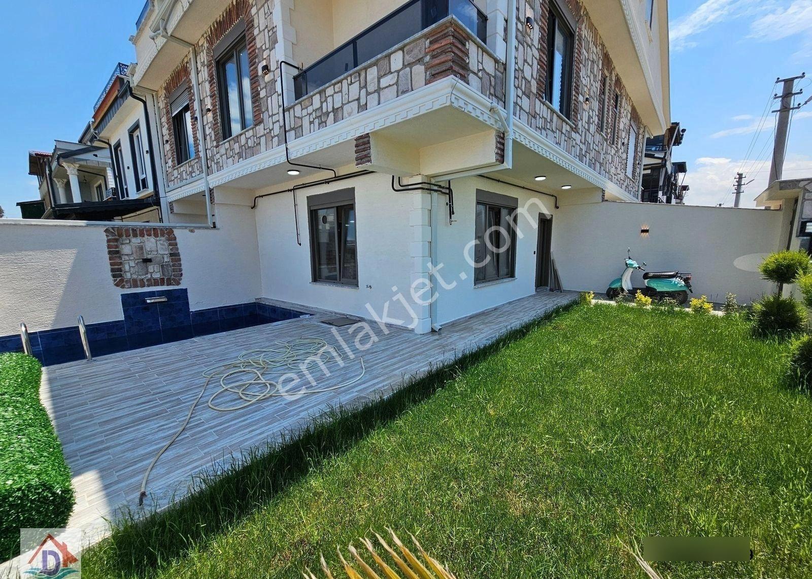 Deniz'den 3+1 Havuzlu, Geniş Bahçeli ,deniz Manzaralı Lüks Villa - Görsel 23