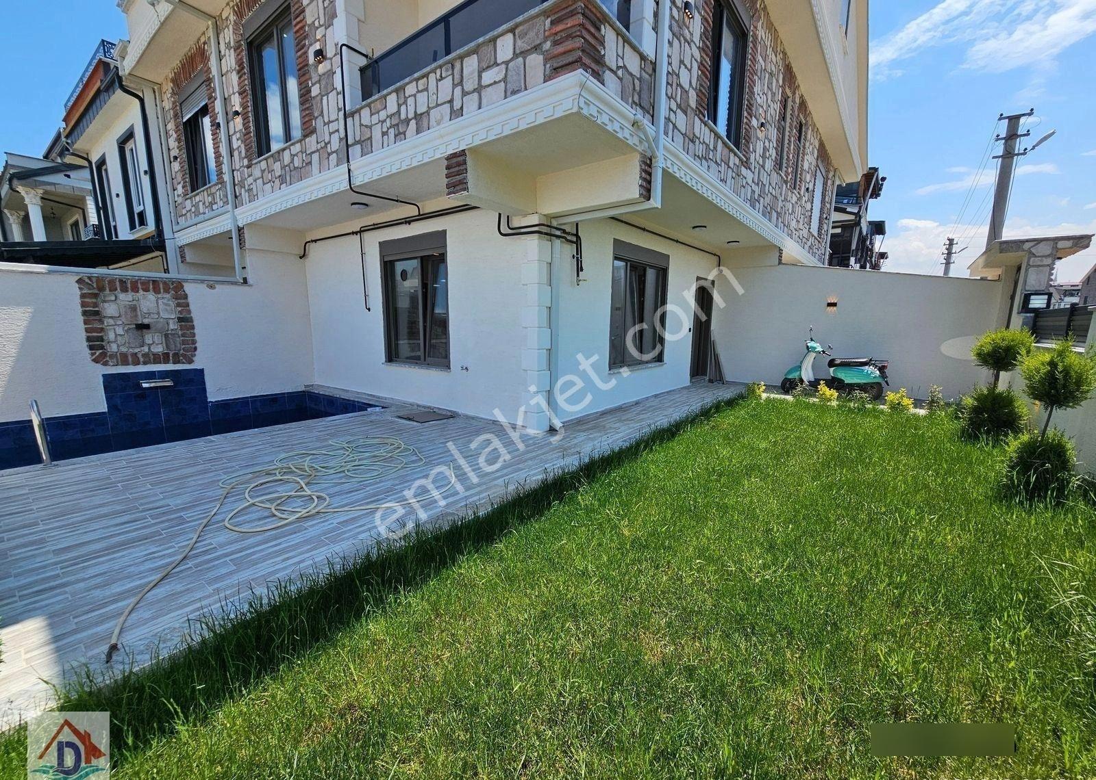 Deniz'den 3+1 Havuzlu, Geniş Bahçeli ,deniz Manzaralı Lüks Villa - Görsel 13
