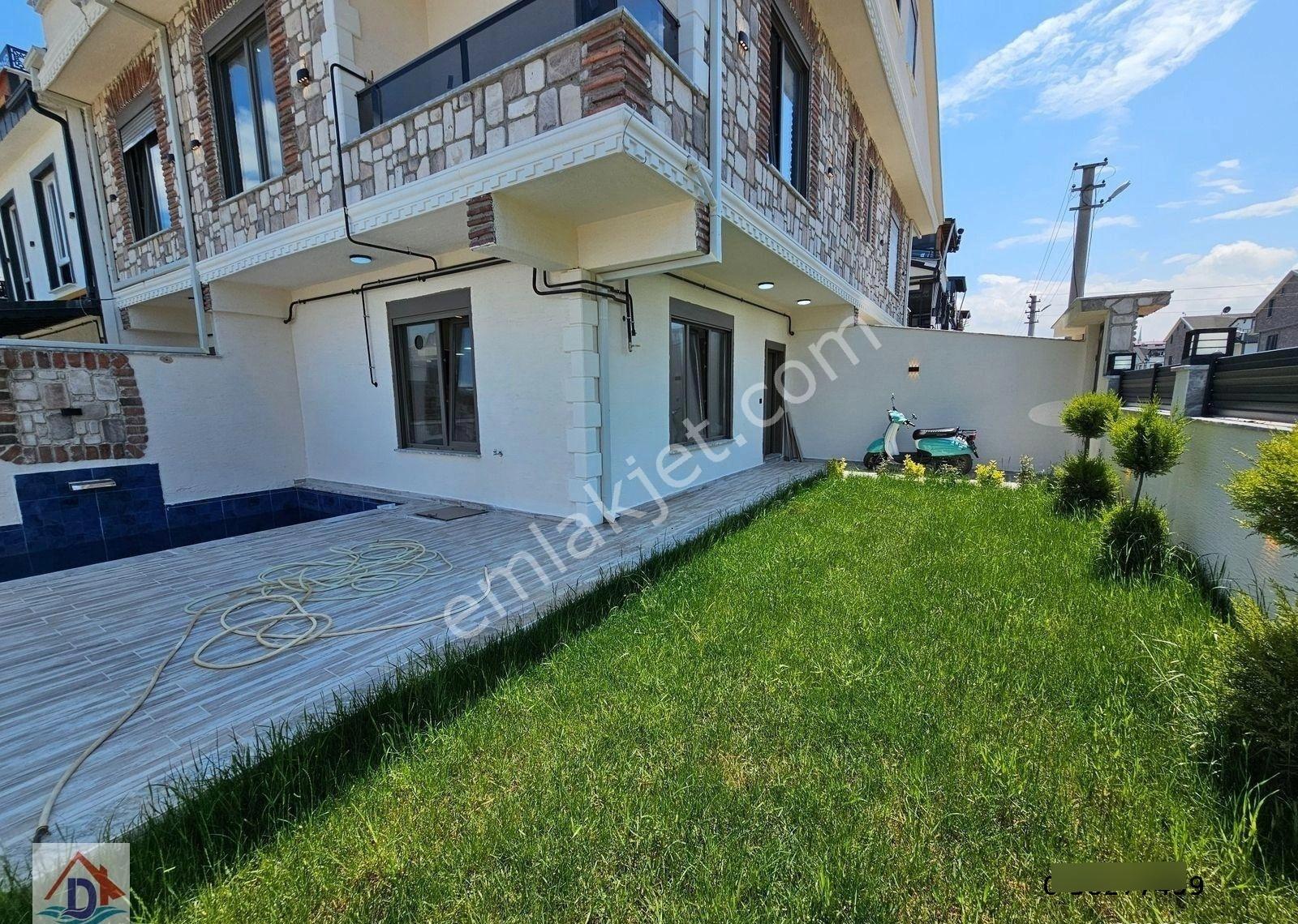 Deniz'den 3+1 Havuzlu, Geniş Bahçeli ,deniz Manzaralı Lüks Villa - Görsel 15