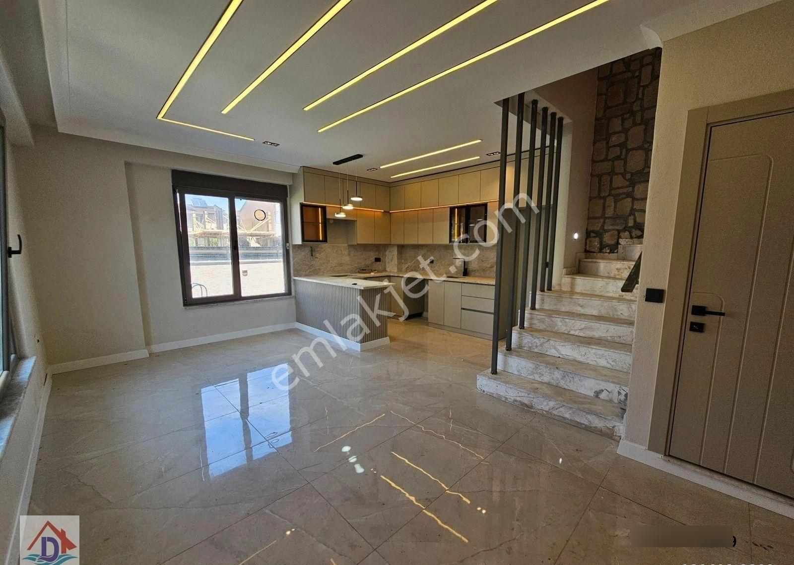 Deniz'den 3+1 Havuzlu, Geniş Bahçeli ,deniz Manzaralı Lüks Villa - Görsel 33