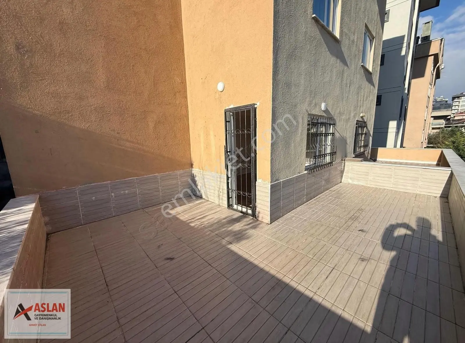 Çengelköyde Kiralık Daire Anacaddeye Paralel 2+1 Geniş Teraslı