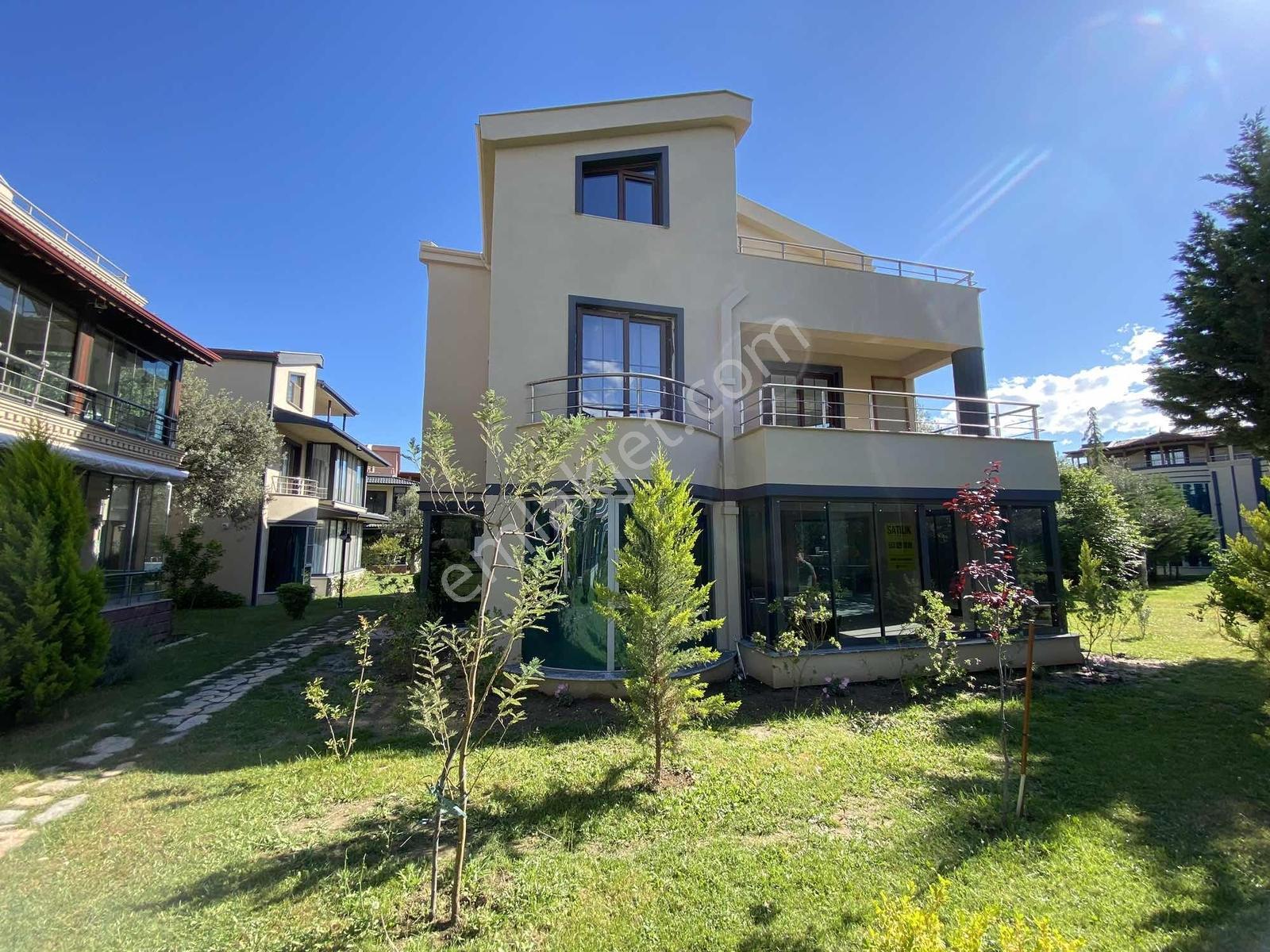 Akçayın En Prestijli Sitesinde Masrafsız Özel Tasarımlı Villa - Görsel 12