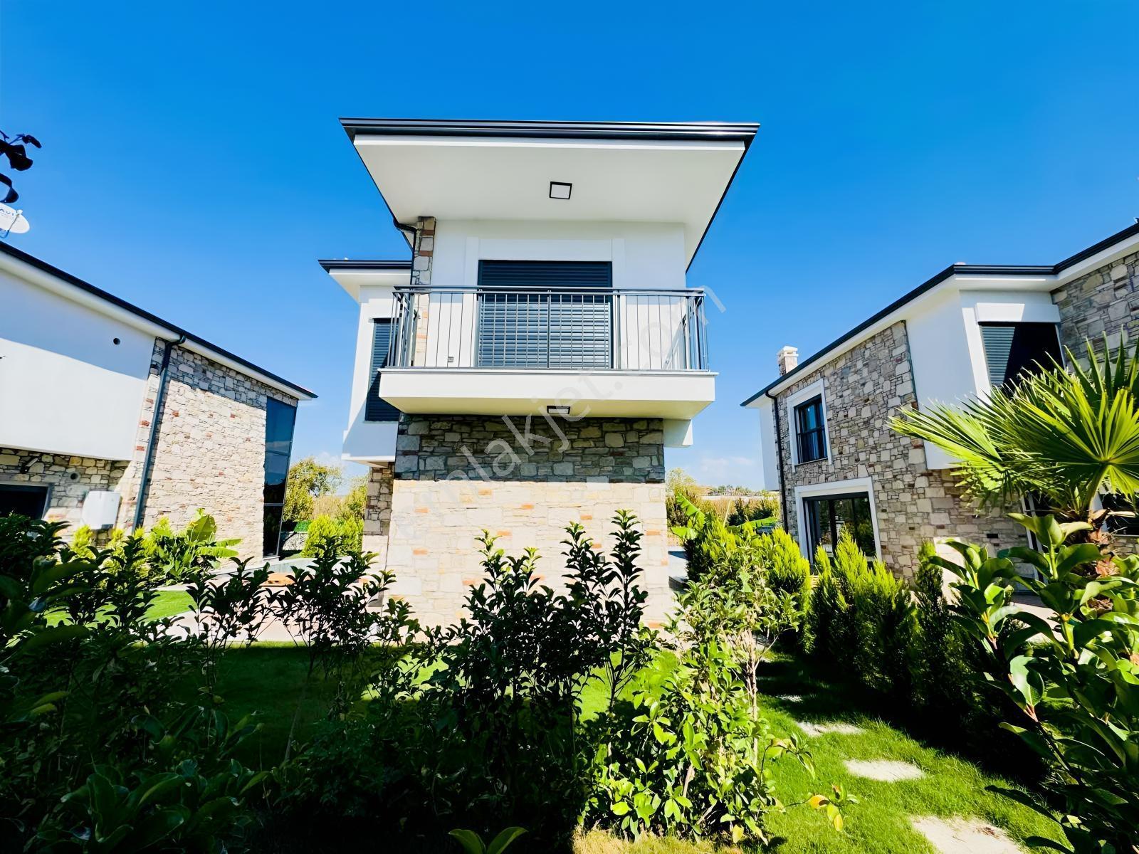 Kuşadası'nda Tek Müstakil Özel Havuzlu Satılık 3+1 Taş Villa - Görsel 11