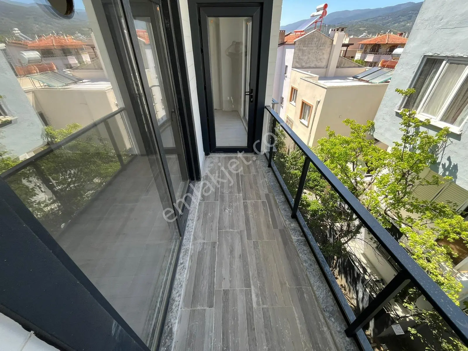 Yükselden Fırsat! Akçayda Sıfır Binada Geniş M2 Lüks Satılık 1+1