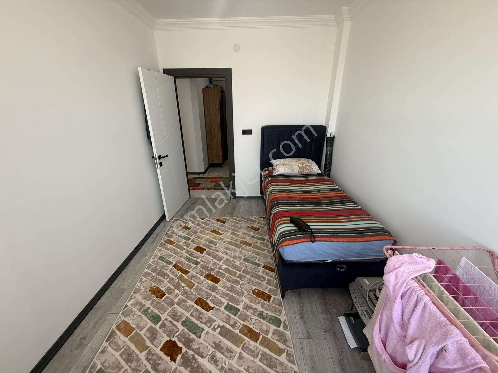 Karasuda 3 Yaşında Elit Sitede Havuz Cephe Geniş Kullanımlı 2+1 - Görsel 4