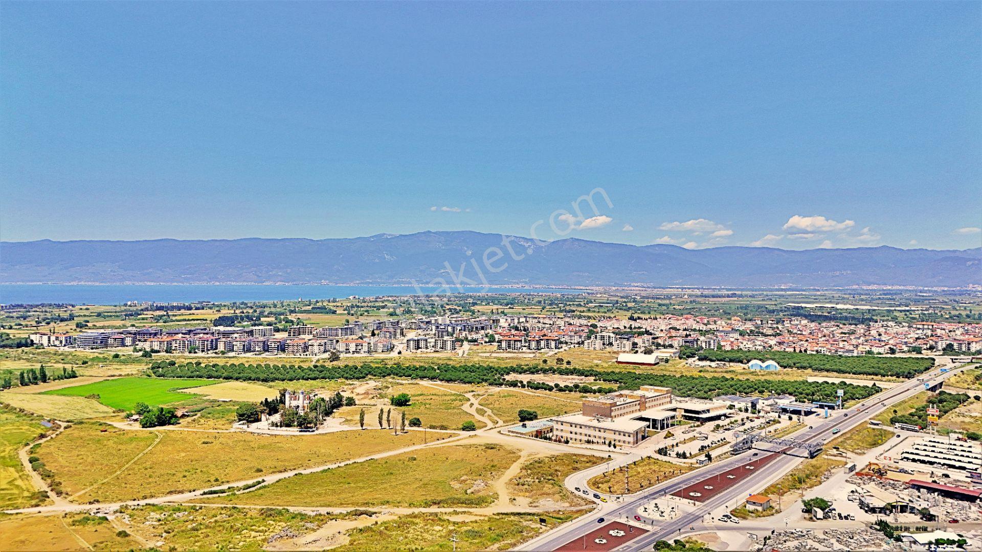 Burhaniyede Gültaş Emlaktan Satılık 5+1 Çift Mutfaklı Villa