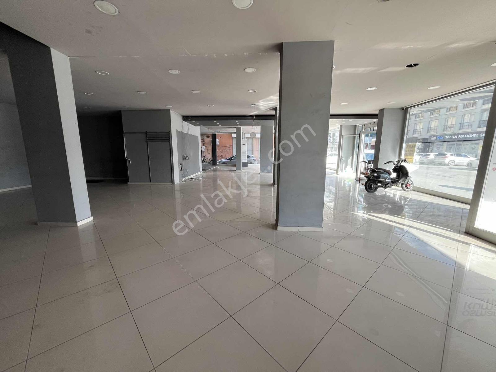 Bornova Yeşilovada 750 M² , Yüksek Reklam Değerine Sahip Dükkan - Görsel 24