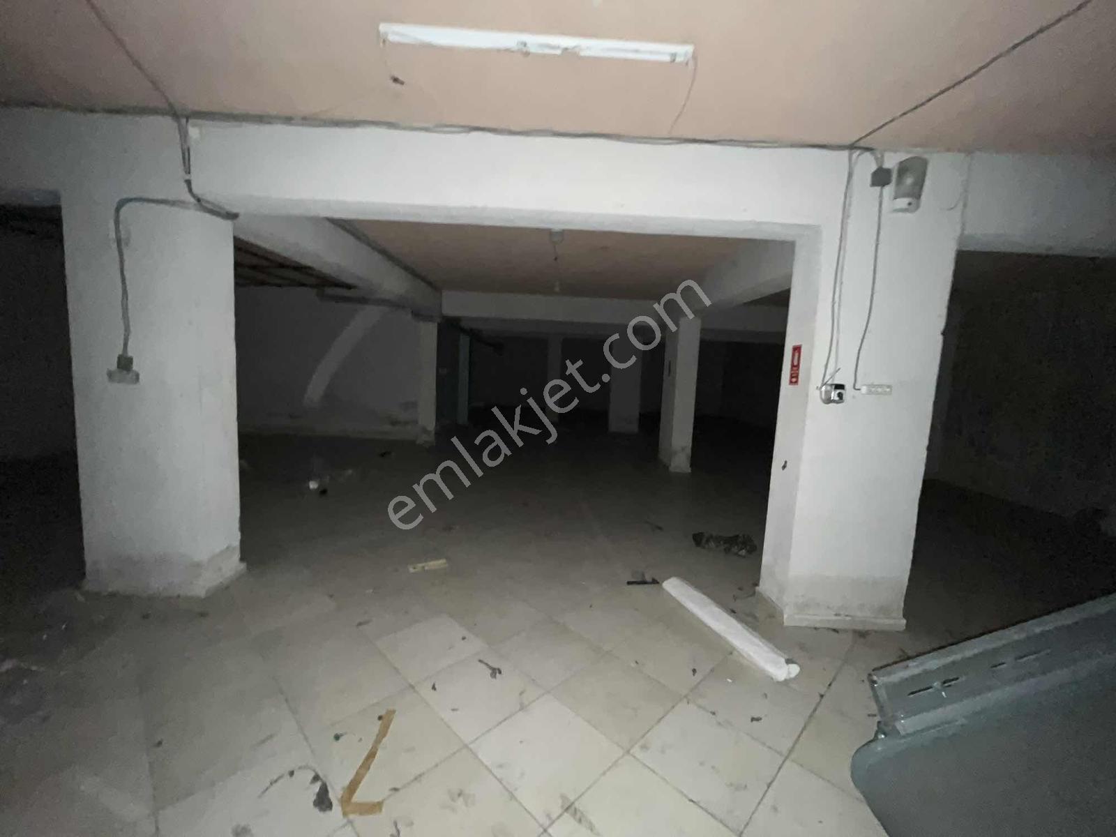 Bornova Yeşilovada 750 M² , Yüksek Reklam Değerine Sahip Dükkan - Görsel 9