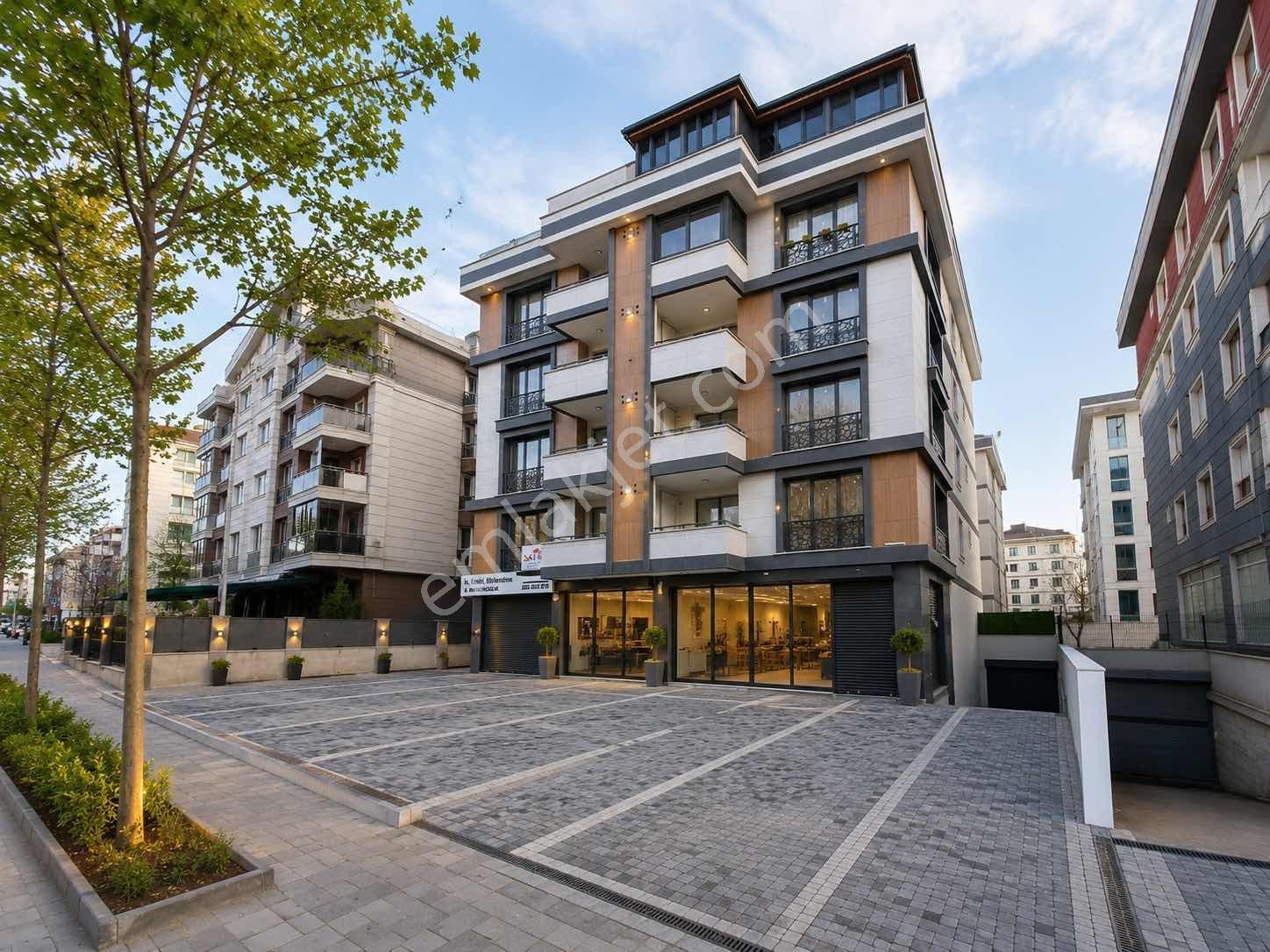 West Marinaya Yakın Merkezi Konumda 120 M2 Kiralık Dükkan !!